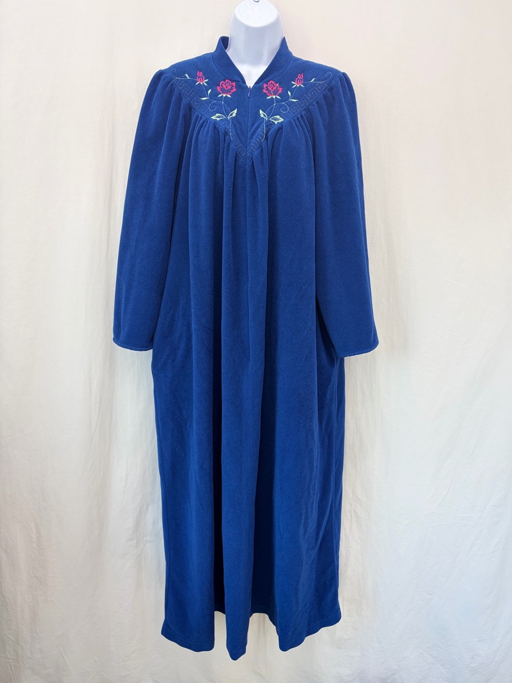 Vanity Fair Blue Floral Embroidered Velour Robe Housecoat Large Vintage Granny